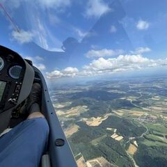 Flugwegposition um 14:17:48: Aufgenommen in der Nähe von Landkreis Tuttlingen, Deutschland in 2215 Meter